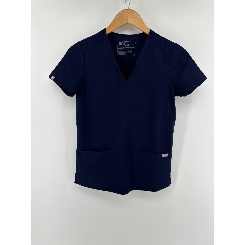 FIGS Women's Casma Three-Pocket Scrub Top in Graphite Gray size L Healthcare